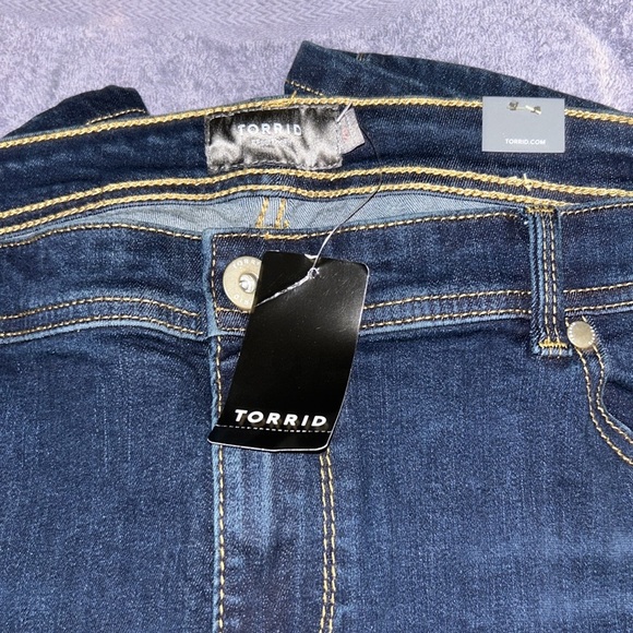 TORRID Midfit Bermuda shorts - Picture 3 of 6
